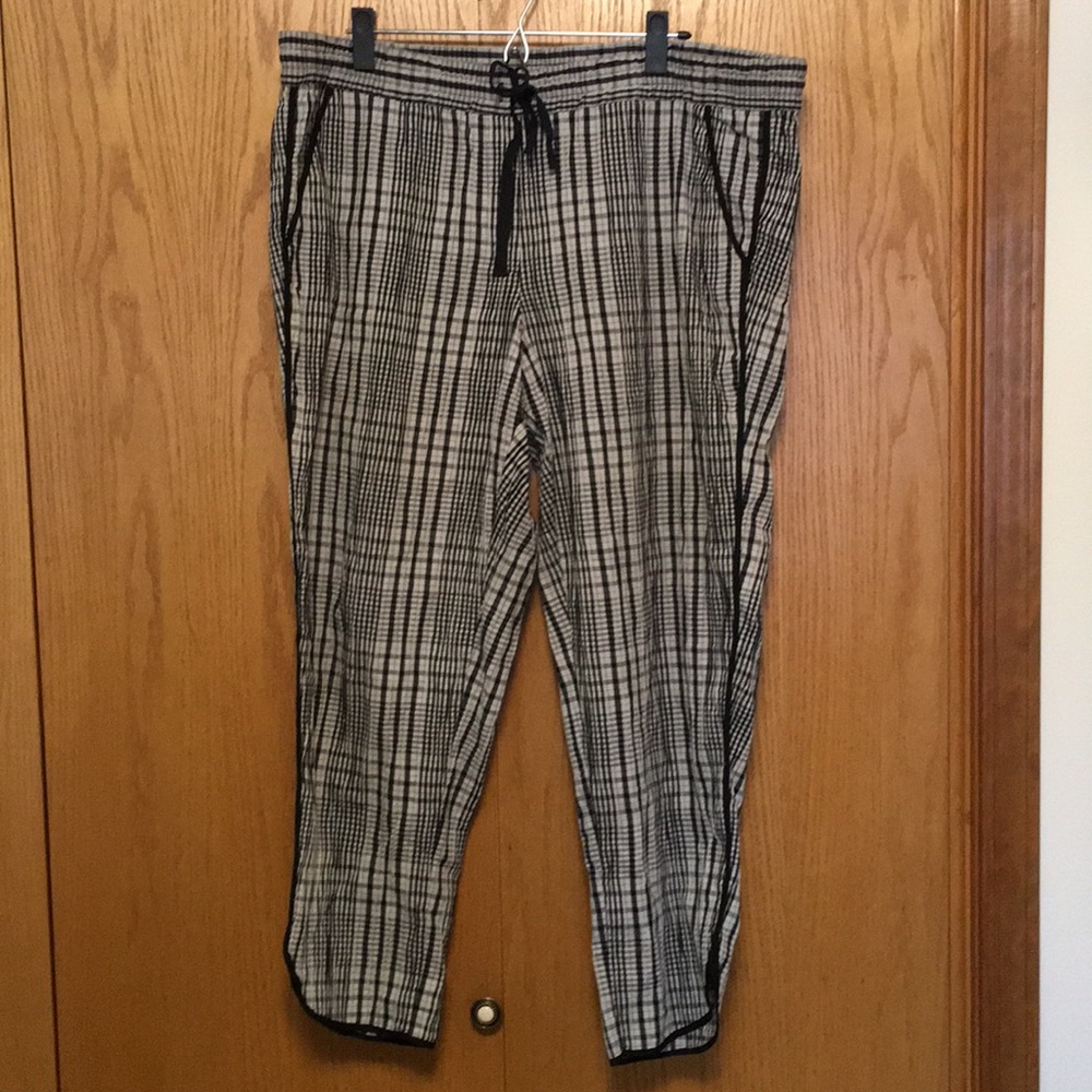 LOFT seersucker capris pants
